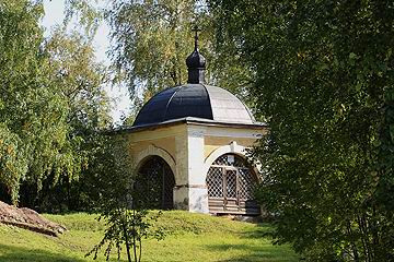 Деревянная часовня Кирилла с каменной сенью