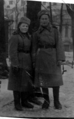 А.П. Доронина с Олегом Ивинским. Каунас, 1945