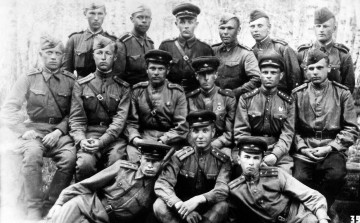Н.С. Рукин (2-й слева во 2 ряду). 1943