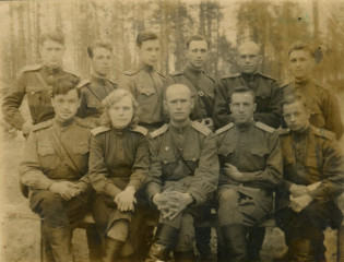 Участники Карельского фронта. В.В. Красушкин 1-й справа во 2-м ряду, 1944