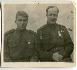 В.А. Богданов с отцом. 09.03.1944