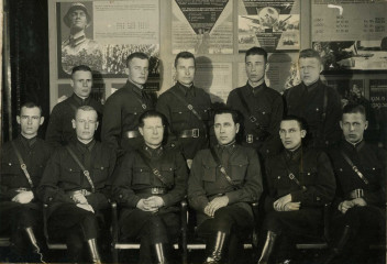 Выпускники-отличники ВПУ ЛВО. 1941